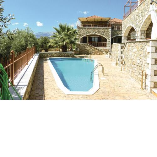 Nice home in Astros Peleponese with 3 Bedrooms, WiFi and Outdoor swimming pool