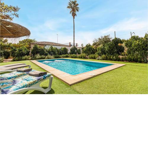Nice Home In Casariche With 3 Bedrooms, Wifi And Outdoor Swimming Pool