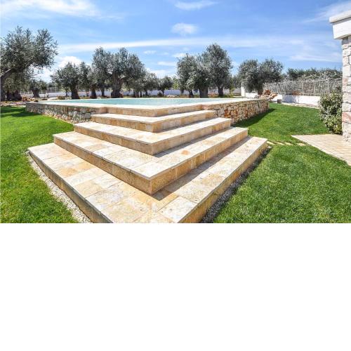 Nice home in Castellana Grotte with Jacuzzi, WiFi and 4 Bedrooms