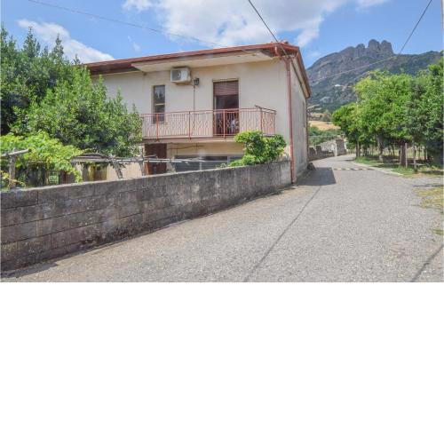 Nice home in Cimin with 4 Bedrooms and WiFi