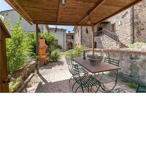 Nice home in Colognora di Pescaglia with 4 Bedrooms and WiFi