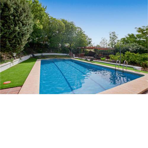 Nice Home In Cordoba With Wifi, Outdoor Swimming Pool And Swimming Pool