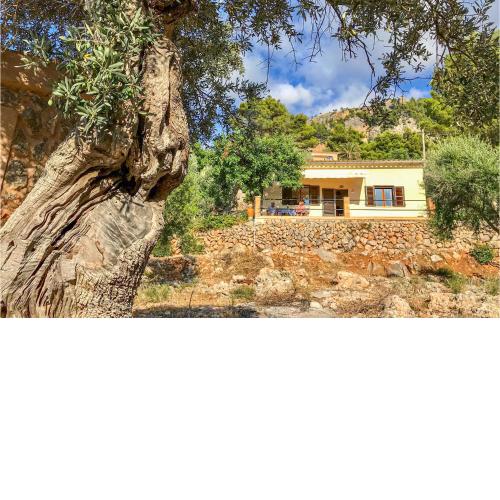 Nice home in Dei with WiFi