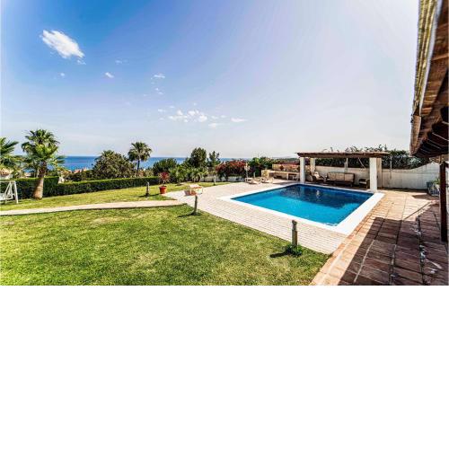 Nice Home In Estepona With 3 Bedrooms, Outdoor Swimming Pool And Swimming Pool