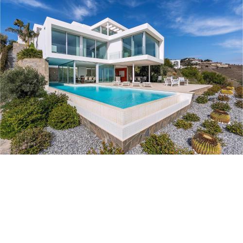Nice Home In Granada With Wifi, Swimming Pool And 5 Bedrooms