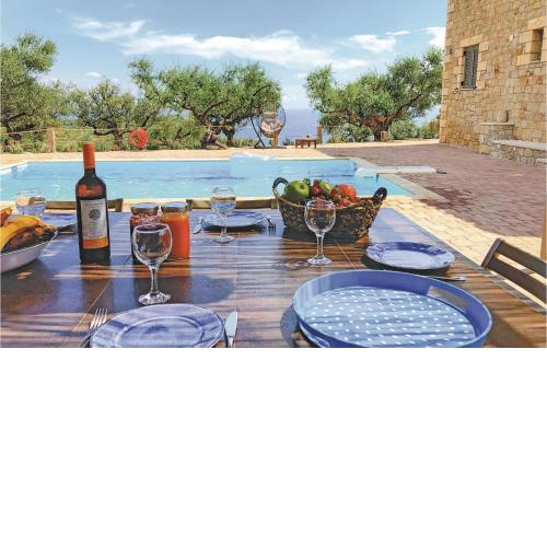 Nice home in Kardamyli with WiFi, Outdoor swimming pool and Swimming pool