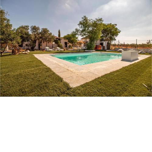 Nice home in La Campana with Outdoor swimming pool, WiFi and 4 Bedrooms