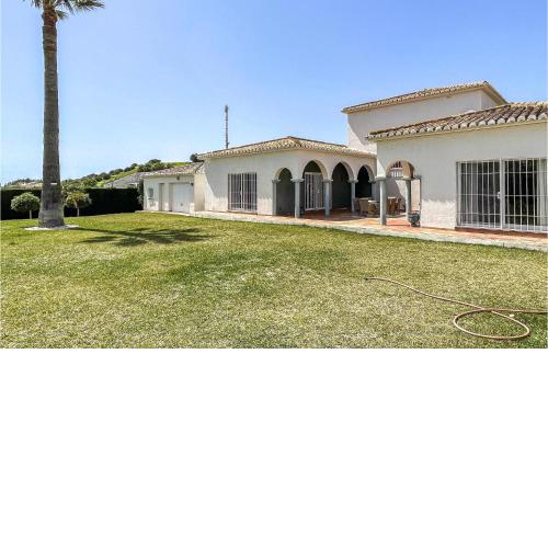 Nice Home In Las Lagunas De Mijas With 6 Bedrooms, Wifi And Outdoor Swimming Pool