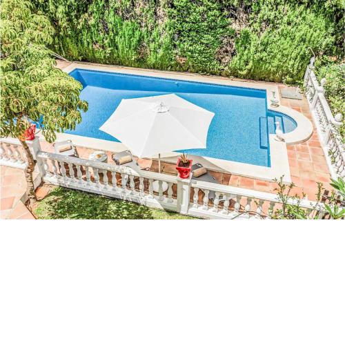 Nice home in Las Lagunas de Mijas with WiFi, 6 Bedrooms and Outdoor swimming pool