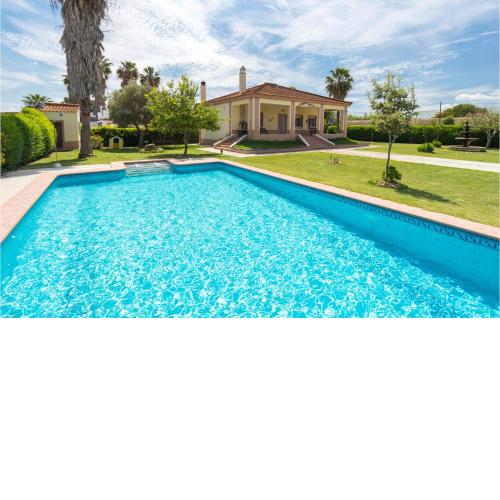 Nice Home In Los Palacios With 3 Bedrooms, Outdoor Swimming Pool And Swimming Pool