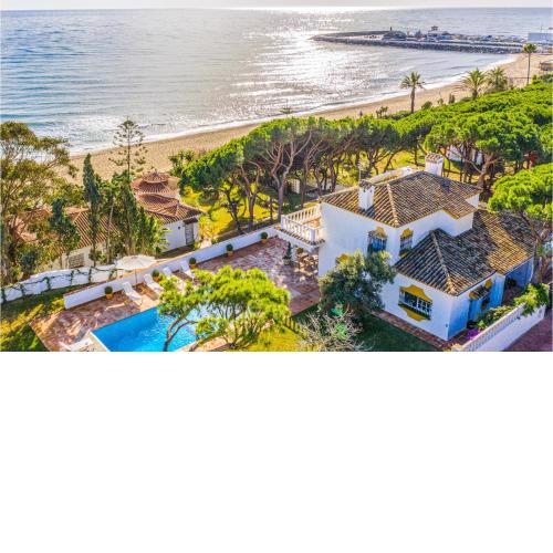Nice home in Marbella with 5 Bedrooms, Outdoor swimming pool and Swimming pool