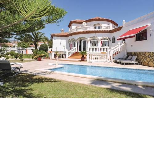 Nice Home In Miami Platja With 5 Bedrooms, Wifi And Outdoor Swimming Pool