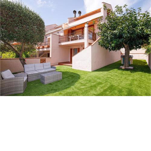 Nice Home In Sant Feliu De Guxols With Wifi, Indoor Swimming Pool And Swimming Pool