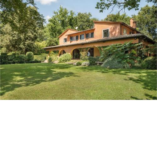 Nice home in SantOreste with Jacuzzi, WiFi and Outdoor swimming pool