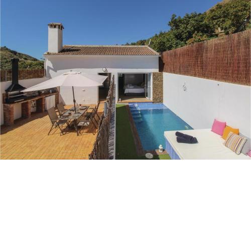 Nice Home In Sayalonga With Wifi, Private Swimming Pool And Swimming Pool