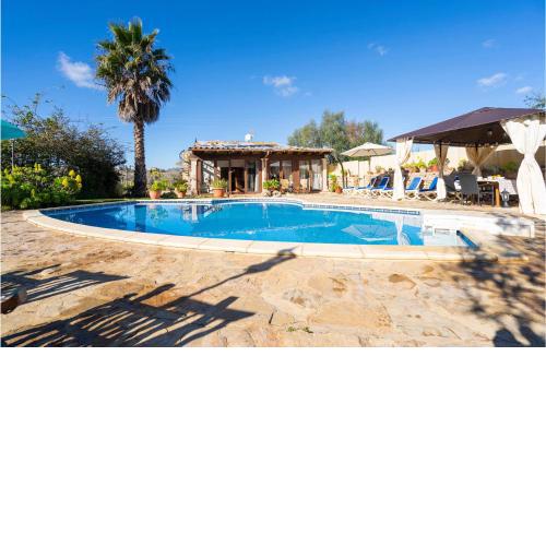 Nice Home In Sineu With Wifi, Private Swimming Pool And 3 Bedrooms