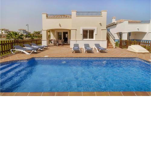 Nice home in Torre-Pacheco with WiFi, Swimming pool and 3 Bedrooms