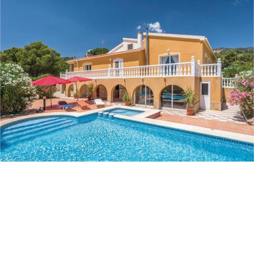 Nice home in Torremanzanas with WiFi, Private swimming pool and Outdoor swimming pool