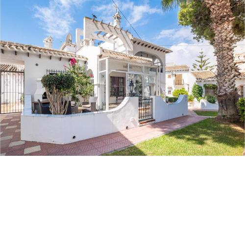 Nice Home In Torrevieja With 2 Bedrooms, Wifi And Outdoor Swimming Pool
