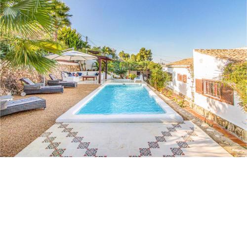 Nice Home In Trencall With 3 Bedrooms, Wifi And Swimming Pool