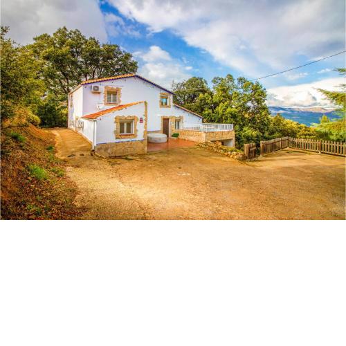 Nice Home In Yeste With 3 Bedrooms