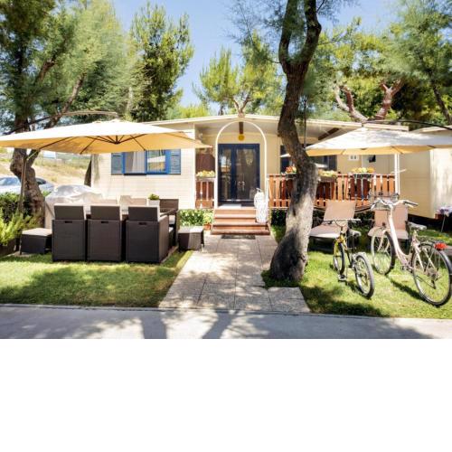 Nice mobile home in Cupra Marittima with private garden