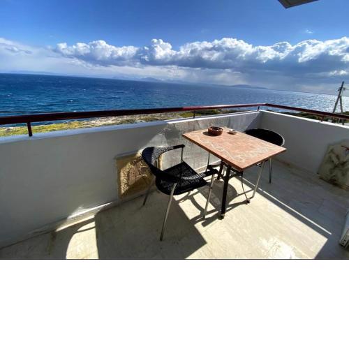 Nice Seafront Flat - Beach, Port & Athens Airport