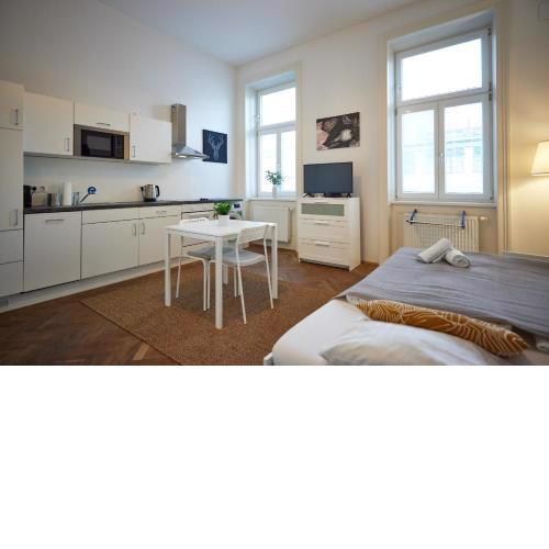 Nice Studio Close To Metro III