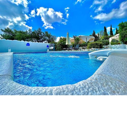 Nicole Luxury Villas