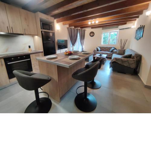 Nikitas Maisonette