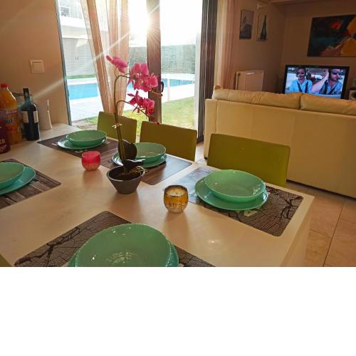 Nikola's 4 season apartment by the sea and airport