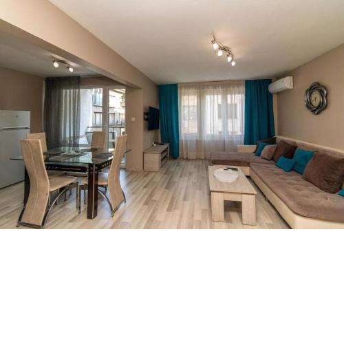 Niko's 2 Bedroom Central Apartment