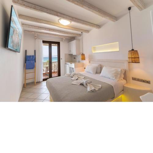 Nikos Apartments and Studios