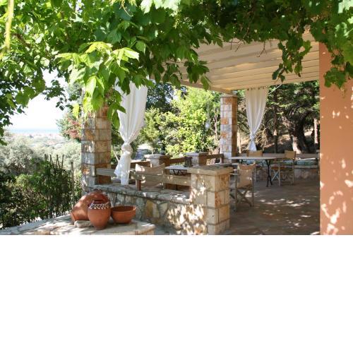 NIKO'S & KONSTANTINA'S FAMILY VACATION HOUSE