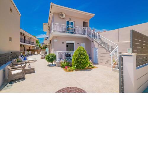 Nikos & Maria Studios