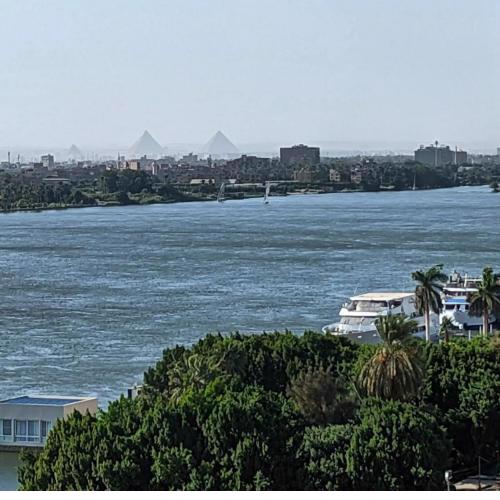 Nile Pyramidal View Apartment