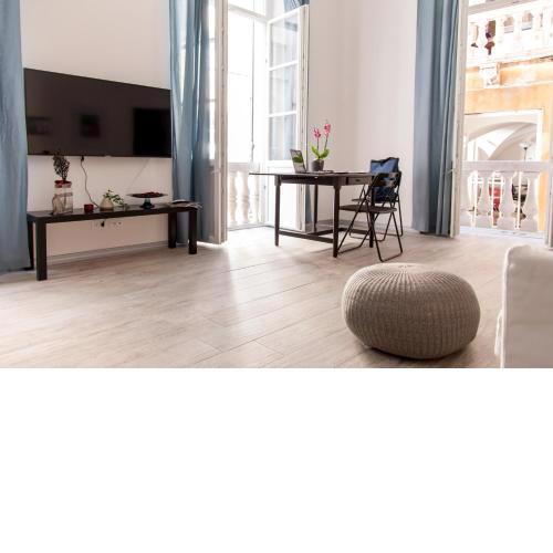 NIU LUX Apartments