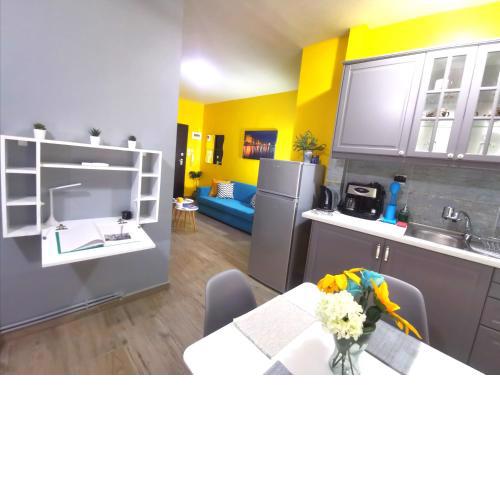 N&N's Luxurious Suite #WhiteTower