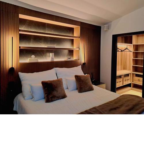 Noctua Penthouse Golden Mile 001