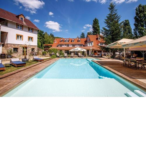 Nomad Hotel & Glamping