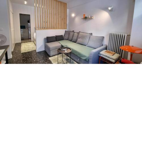 Nomad studio fully renovated in Exarchia Area 200Mpbs