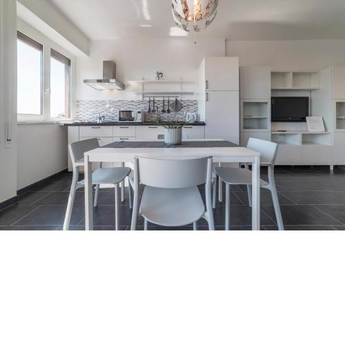 NOMENTANA WHITE APARTMENT