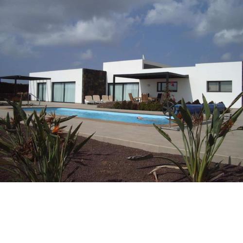 North Shore Wind Wave 28B heated saltwater pool