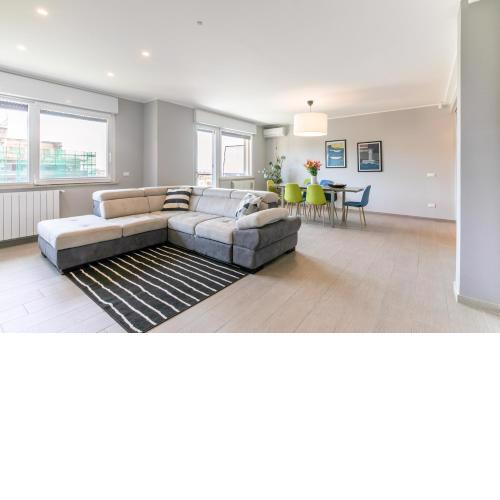 Notarbartolo Superior Roomy Flat with Terrace