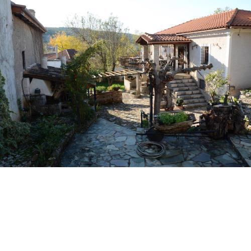Noula's and Giorgos' Cottage in Desfina village- near Delphi