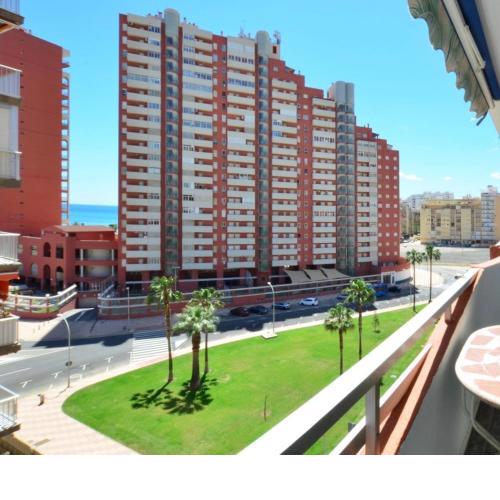 NUEVO, con vistas al mar y a 100 metros de la playa