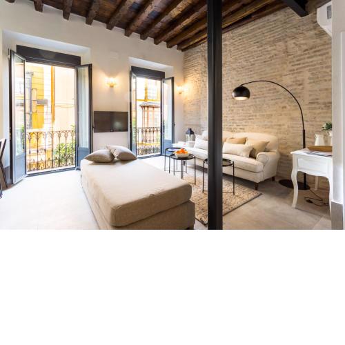 Oak & Sandstone Studio - Space Maison Apartments