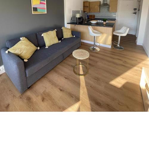 Oasis-Real-Apartment Beautiful modern apartment with pool and near the beach