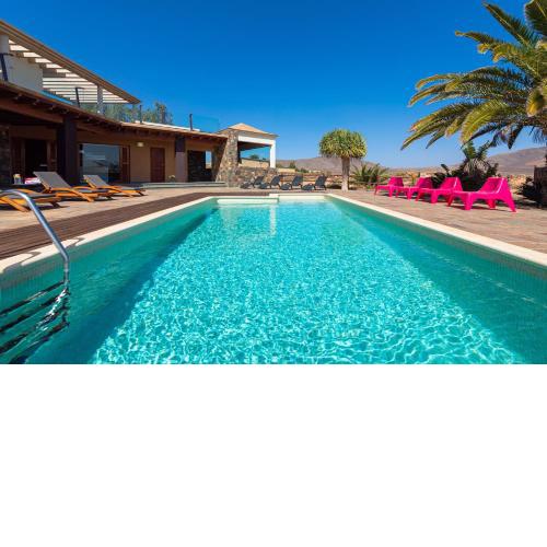 Oasis Villa with swimming pool in 4000m2 garden