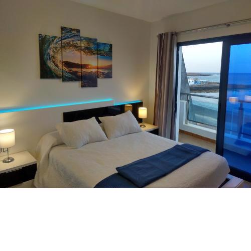 Ocean Front Apartment (WiFi)